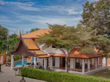 Pool Villa with 7 Bedroom House For Sale or Rent at Pattaya Park Hill 2