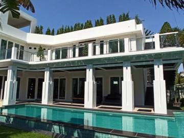 Luxury 4 Bedroom House For Sale in Jomtien