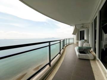 Absolute 5 Star condo in Jomtien Beach REFLECTION