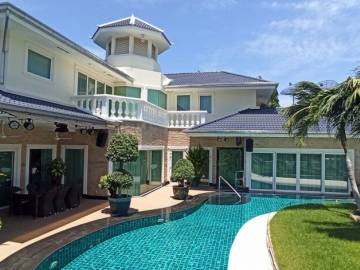 Unique Pool-Villa with Private Mooring Dock