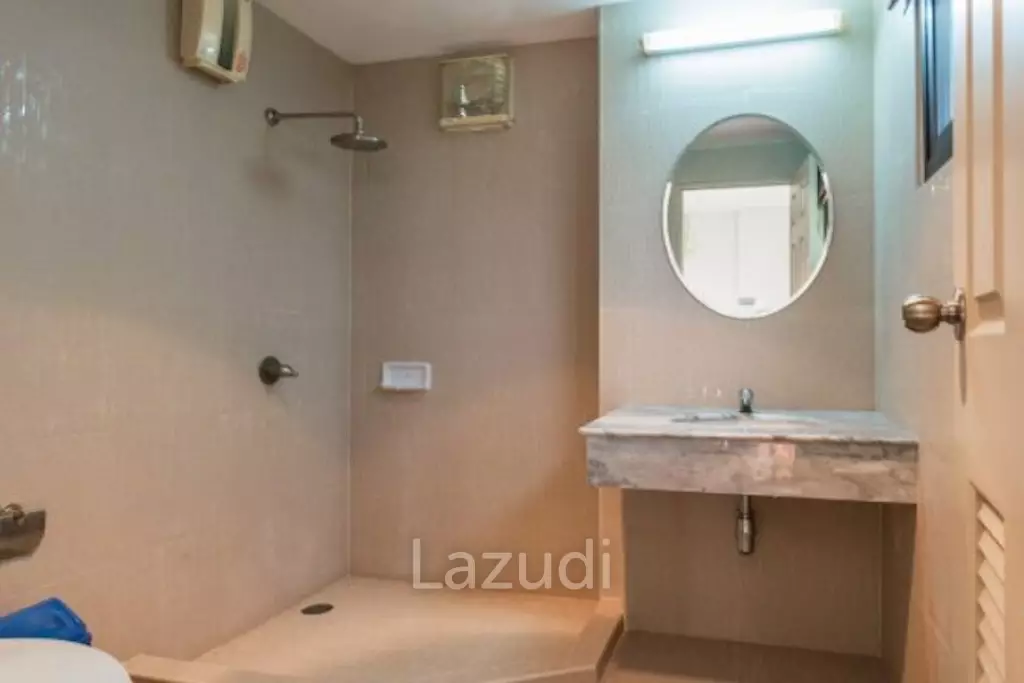 SANTI PURA : Great value 5 Bed sea view Condo on the beach