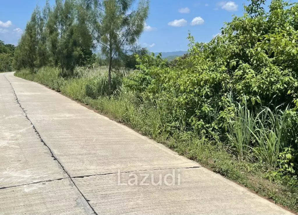 Beautiful elevated land of 15 Rai with great views near Banyan Golf Club.