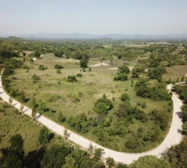 Beautiful elevated land of 15 Rai with great views near Banyan Golf Club. Beautiful elevated land of 15 Rai with great views near Banyan Golf Club.