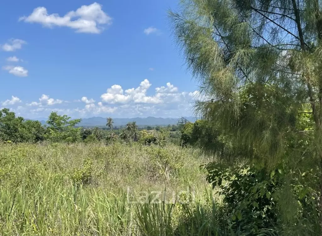 Beautiful elevated land of 15 Rai with great views near Banyan Golf Club.