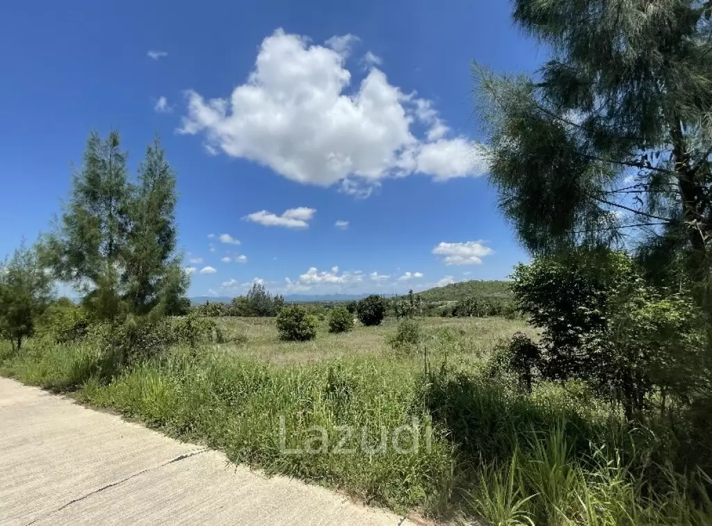 Beautiful elevated land of 15 Rai with great views near Banyan Golf Club.