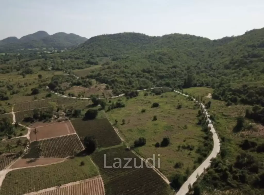 Beautiful elevated land of 15 Rai with great views near Banyan Golf Club.