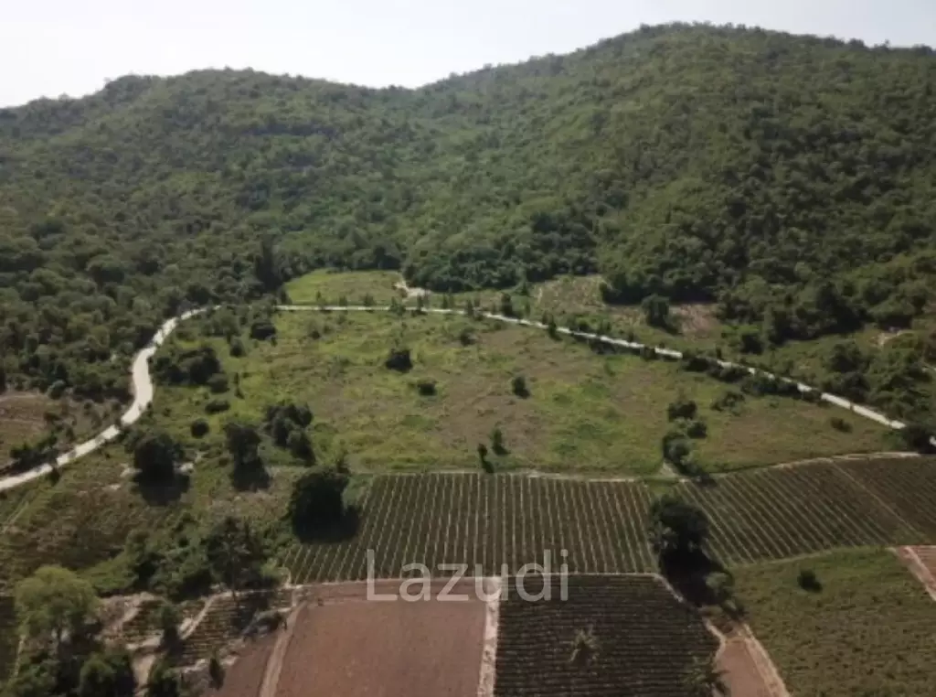 Beautiful elevated land of 15 Rai with great views near Banyan Golf Club.
