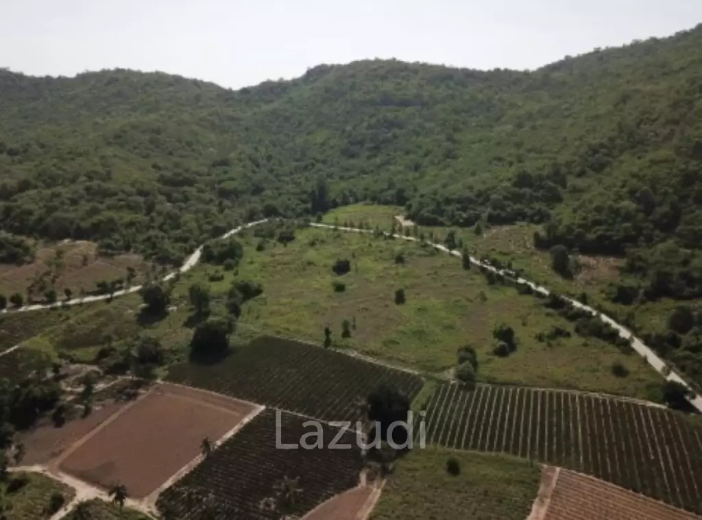 Beautiful elevated land of 15 Rai with great views near Banyan Golf Club.