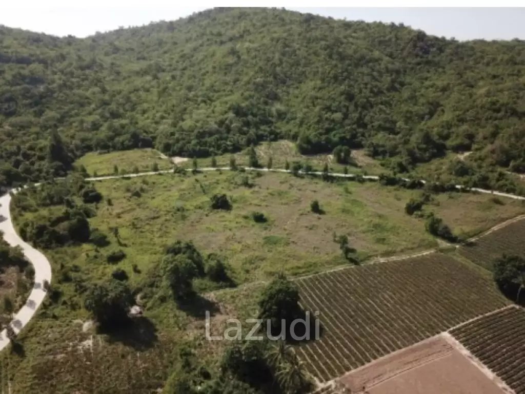 Beautiful elevated land of 15 Rai with great views near Banyan Golf Club.