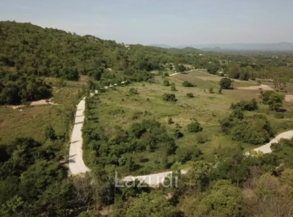 Beautiful elevated land of 15 Rai with great views near Banyan Golf Club.