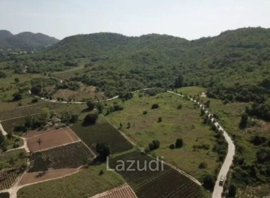 Beautiful elevated land of 15 Rai with great views near Banyan Golf Club.