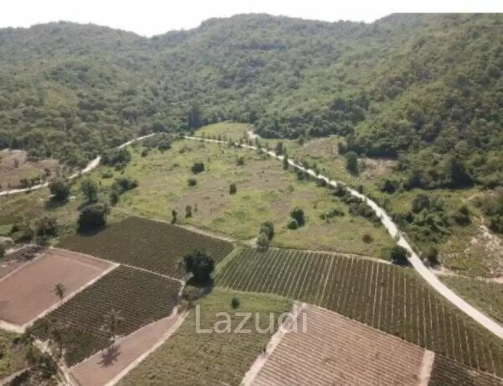 Beautiful elevated land of 15 Rai with great views near Banyan Golf Club.