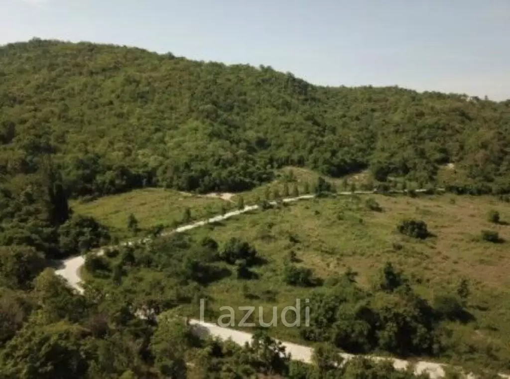 Beautiful elevated land of 15 Rai with great views near Banyan Golf Club.