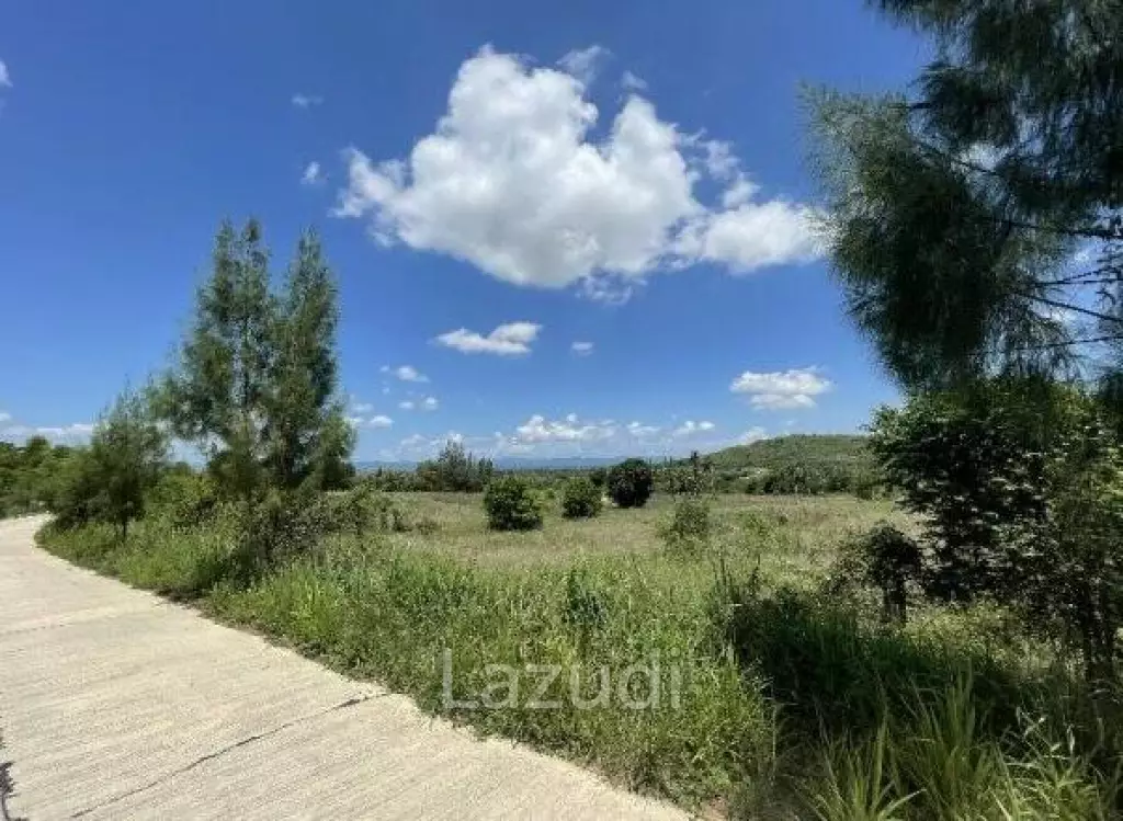Beautiful elevated land of 15 Rai with great views near Banyan Golf Club.