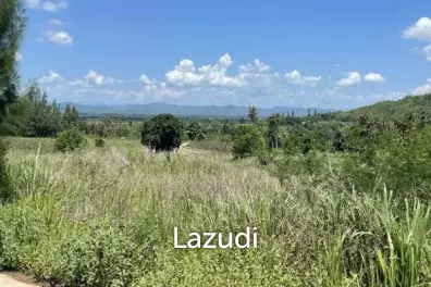 Beautiful elevated land of 15 Rai with great views near Banyan Golf Club.