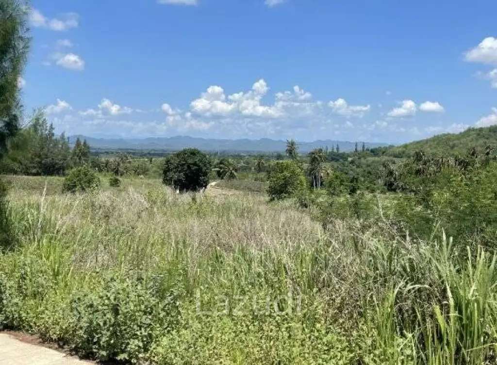 Beautiful elevated land of 15 Rai with great views near Banyan Golf Club.