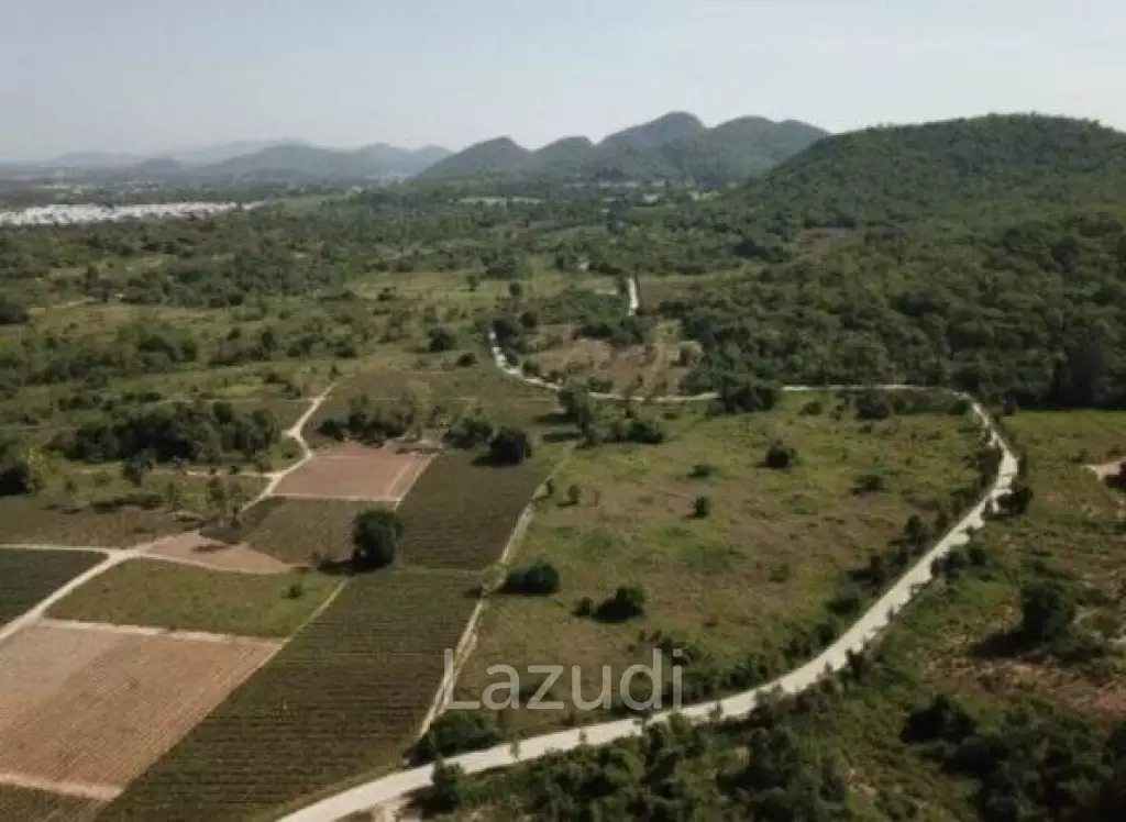 Beautiful elevated land of 15 Rai with great views near Banyan Golf Club.