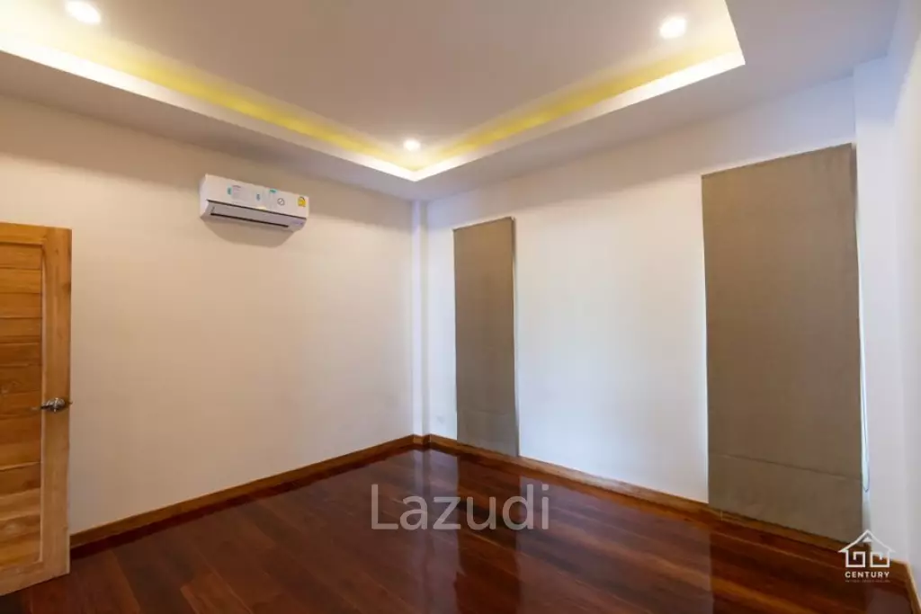 Panoramic Countryside View : 3 Bed Villa with Pool in Pak Nam Pran