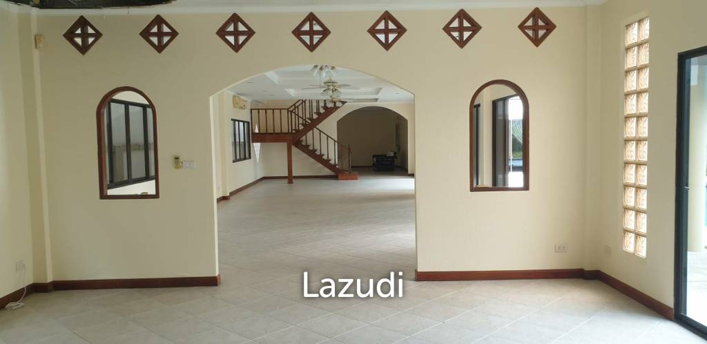 Luxurious 7-Bedroom Villa in Bang Lamung Chonburi