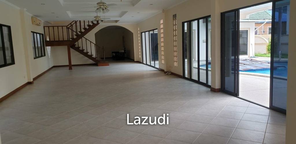 Luxurious 7-Bedroom Villa in Bang Lamung Chonburi