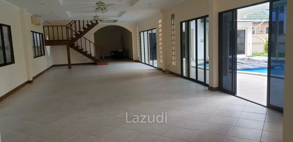 Luxurious 7-Bedroom Villa in Bang Lamung Chonburi