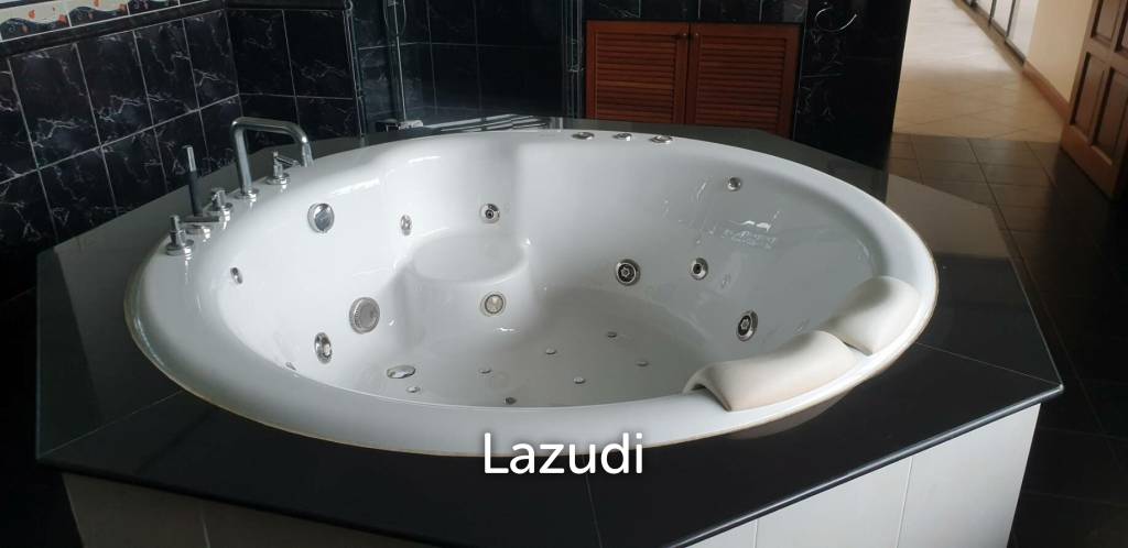 Luxurious 7-Bedroom Villa in Bang Lamung Chonburi