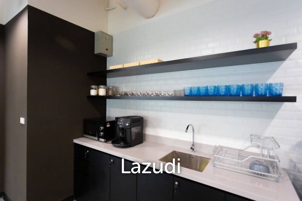 Office 7.90sq.m Pax of 3 people for rent