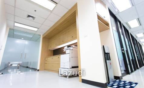 Office 11.10sq.m Pax of 5 people for rent