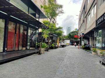 Space for rent Asoke Near MRT Phetburi and University