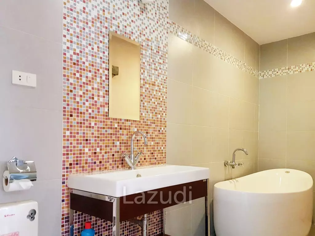 4 Bed 4 Bath 400 SQ.M Townhouse in Phra Khanong Nuea