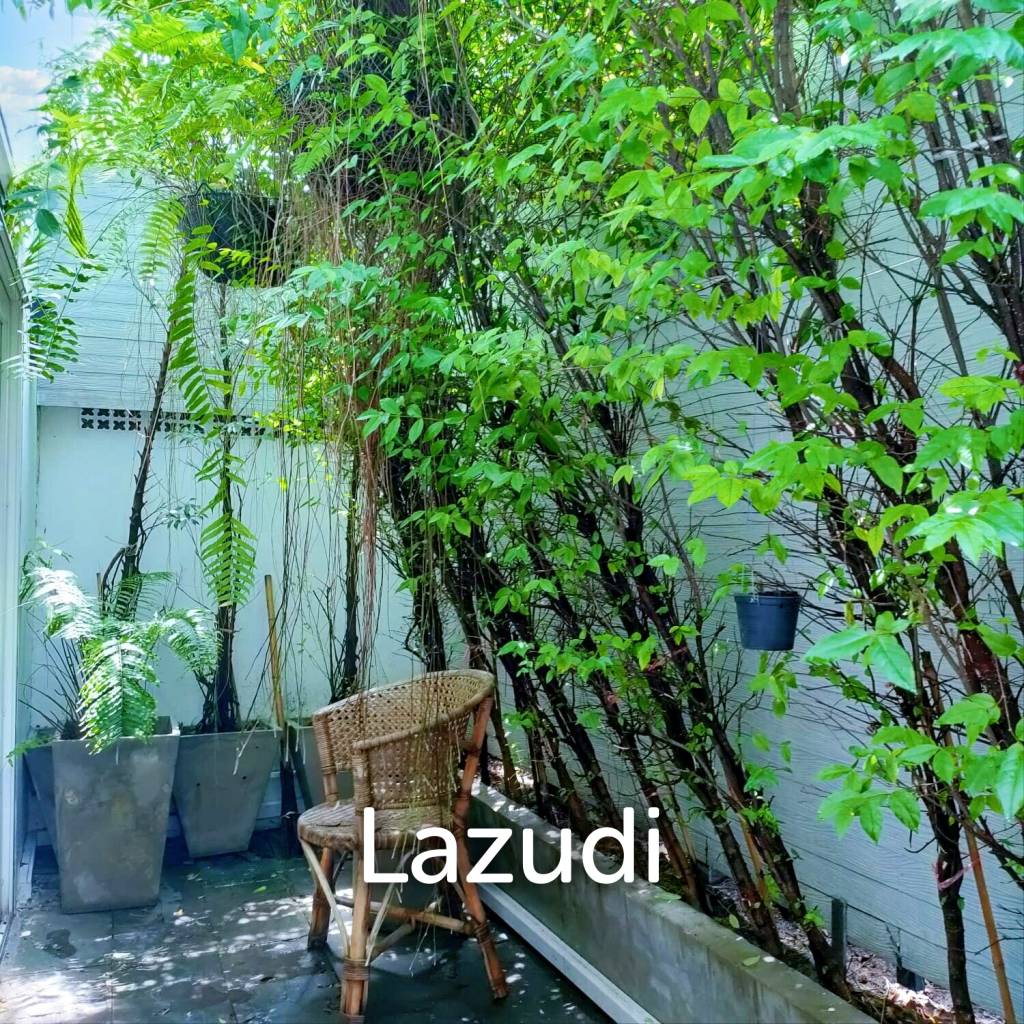4 Bed 4 Bath 400 SQ.M Townhouse in Phra Khanong Nuea