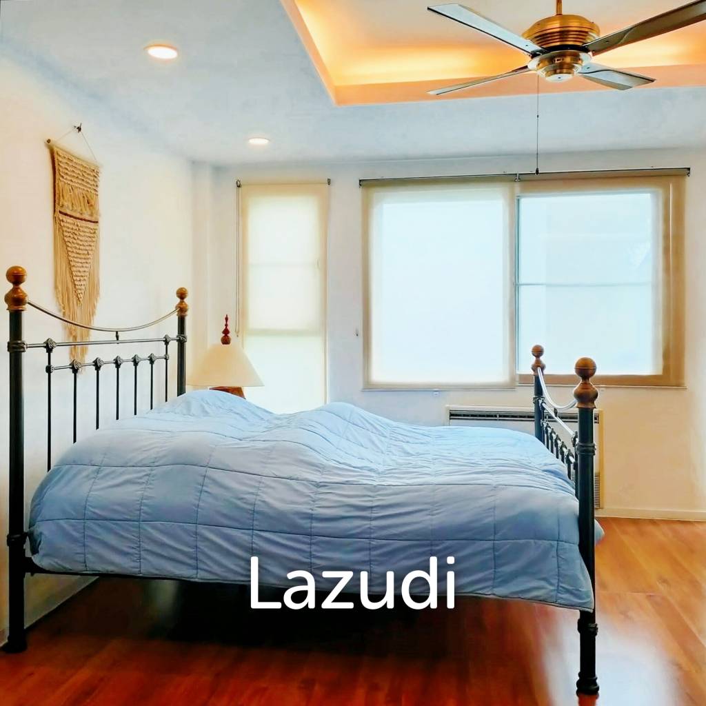 4 Bed 4 Bath 400 SQ.M Townhouse in Phra Khanong Nuea