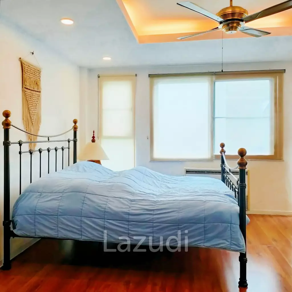 4 Bed 4 Bath 400 SQ.M Townhouse in Phra Khanong Nuea