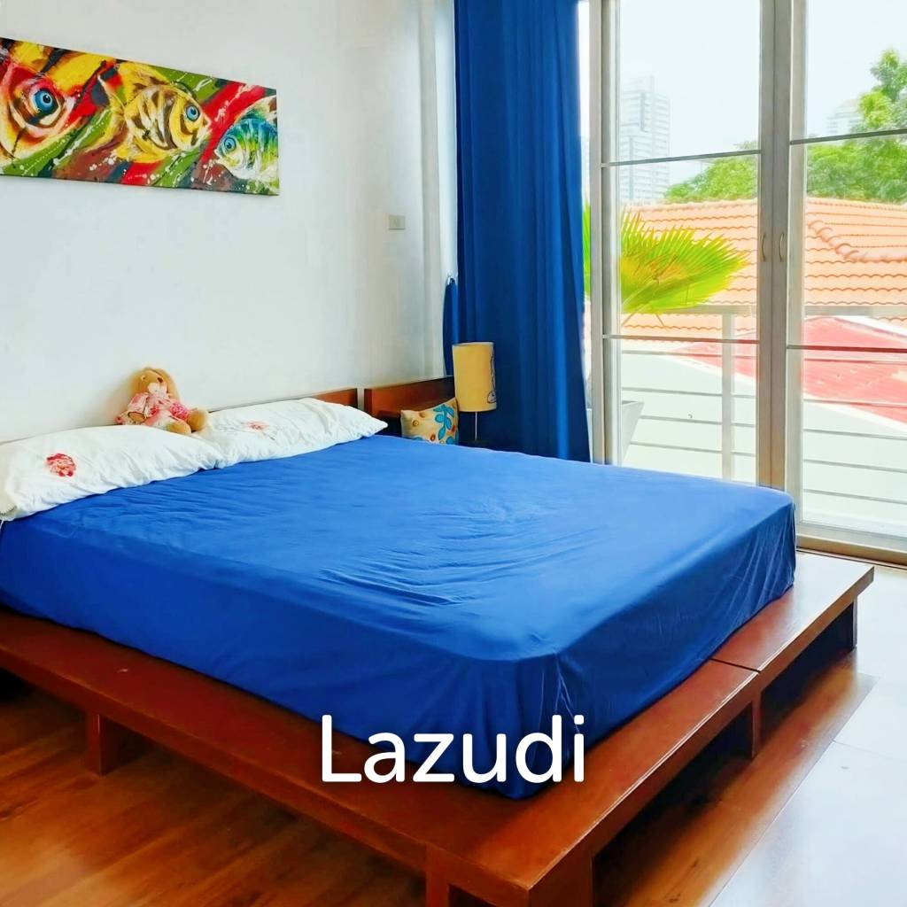 4 Bed 4 Bath 400 SQ.M Townhouse in Phra Khanong Nuea
