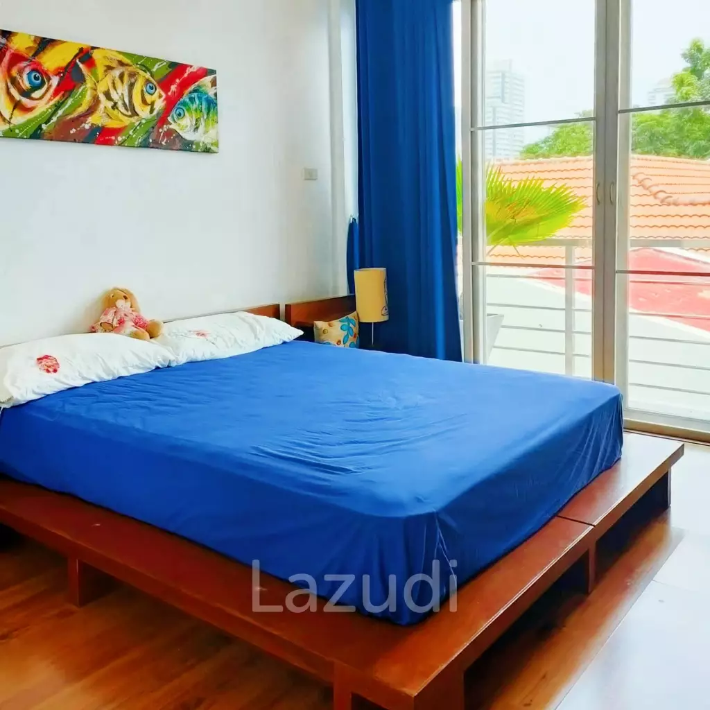 4 Bed 4 Bath 400 SQ.M Townhouse in Phra Khanong Nuea
