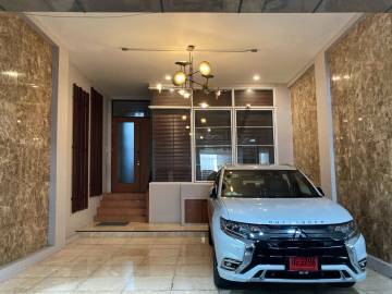 4bed 350 Sqm Townhome For Rent and Sale at Thong Lor