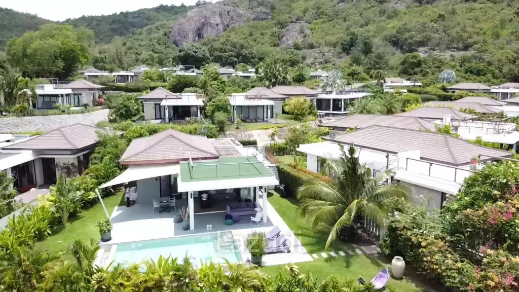 THE SPIRIT : Beautiful 2 bed pool villa with sea views