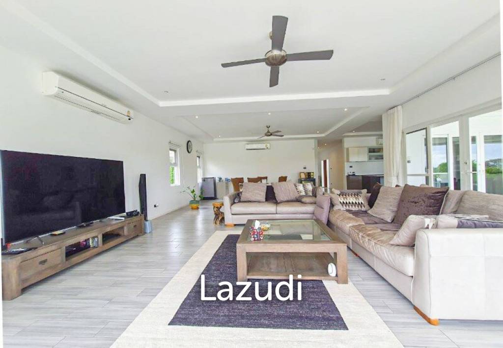 1,528 Sqm 3 Bed 3 Bath Villa For Sale