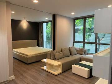 1 Bed 43 Sqm The Room Sukhumvit 40 For Sale and Rent