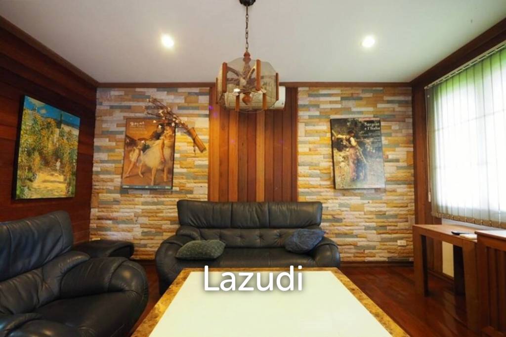 Relaxing Large Detached House for Rent in City