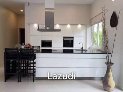 WHITE BEACH VILLAS : 4 bed Show House for sale, 10 minutes walk to the Beach