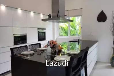 WHITE BEACH VILLAS : 4 bed Show House for sale, 10 minutes walk to the Beach