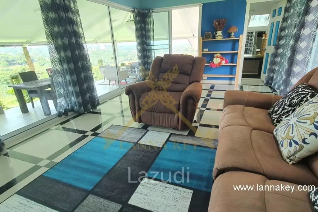 Comfy Home with Stunning Views