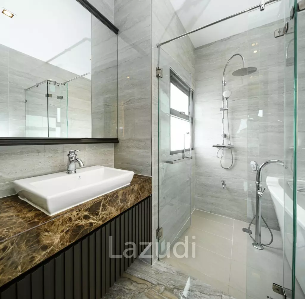 Modern British House in Town 5 Bedrooms 5 Bathrooms