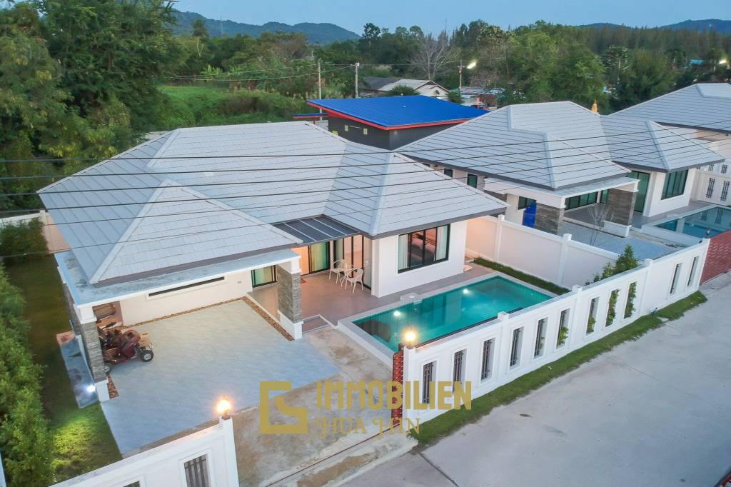 Well constructed 3 Bed pool villa, close to town