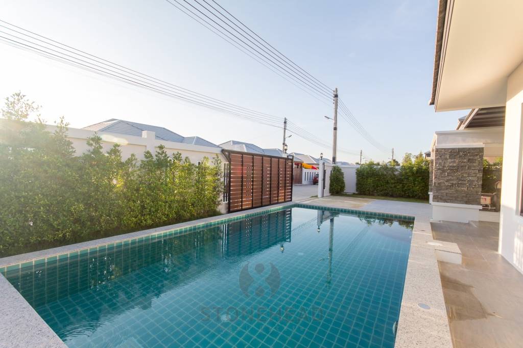 Well constructed 3 Bed pool villa, close to town
