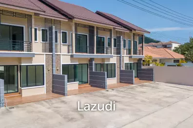 2 Bedroom townhouse, Very close to Town
