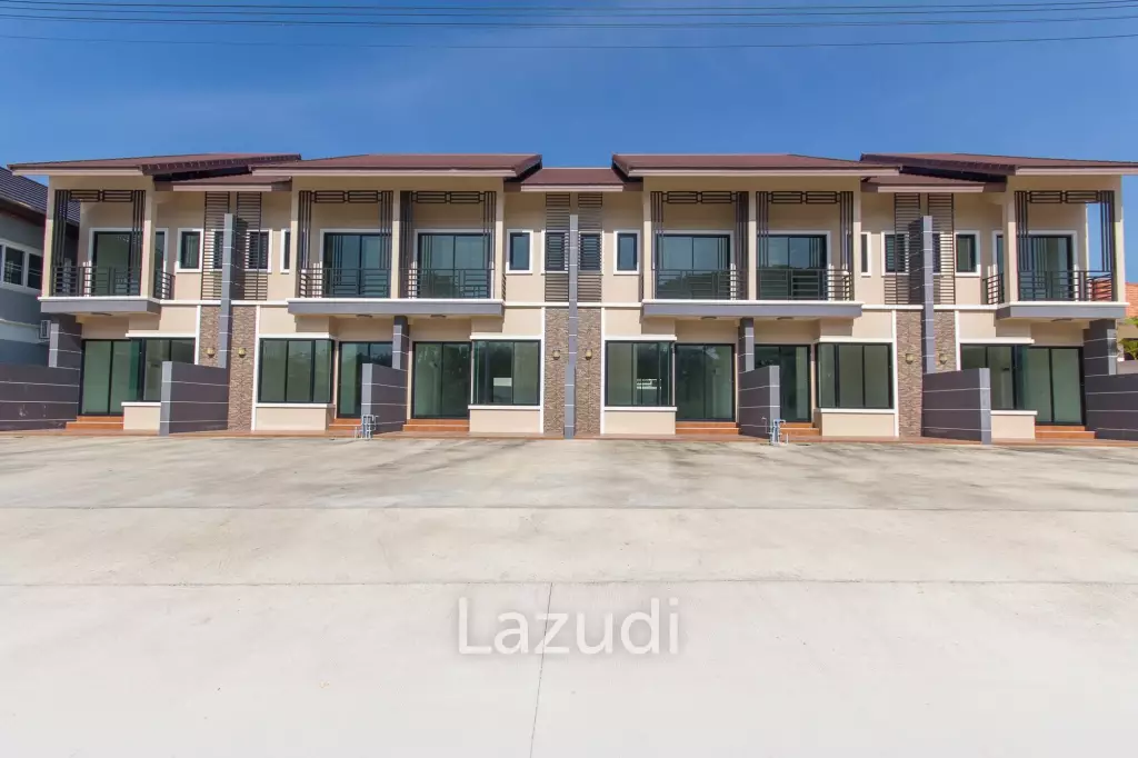 2 Bedroom townhouse, Very close to Town