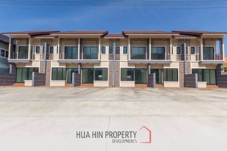 2 Bedroom townhouse, Very close to Town