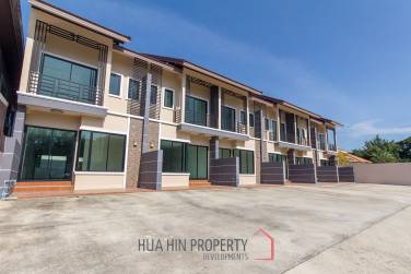2 Bedroom townhouse, Very close to Town
